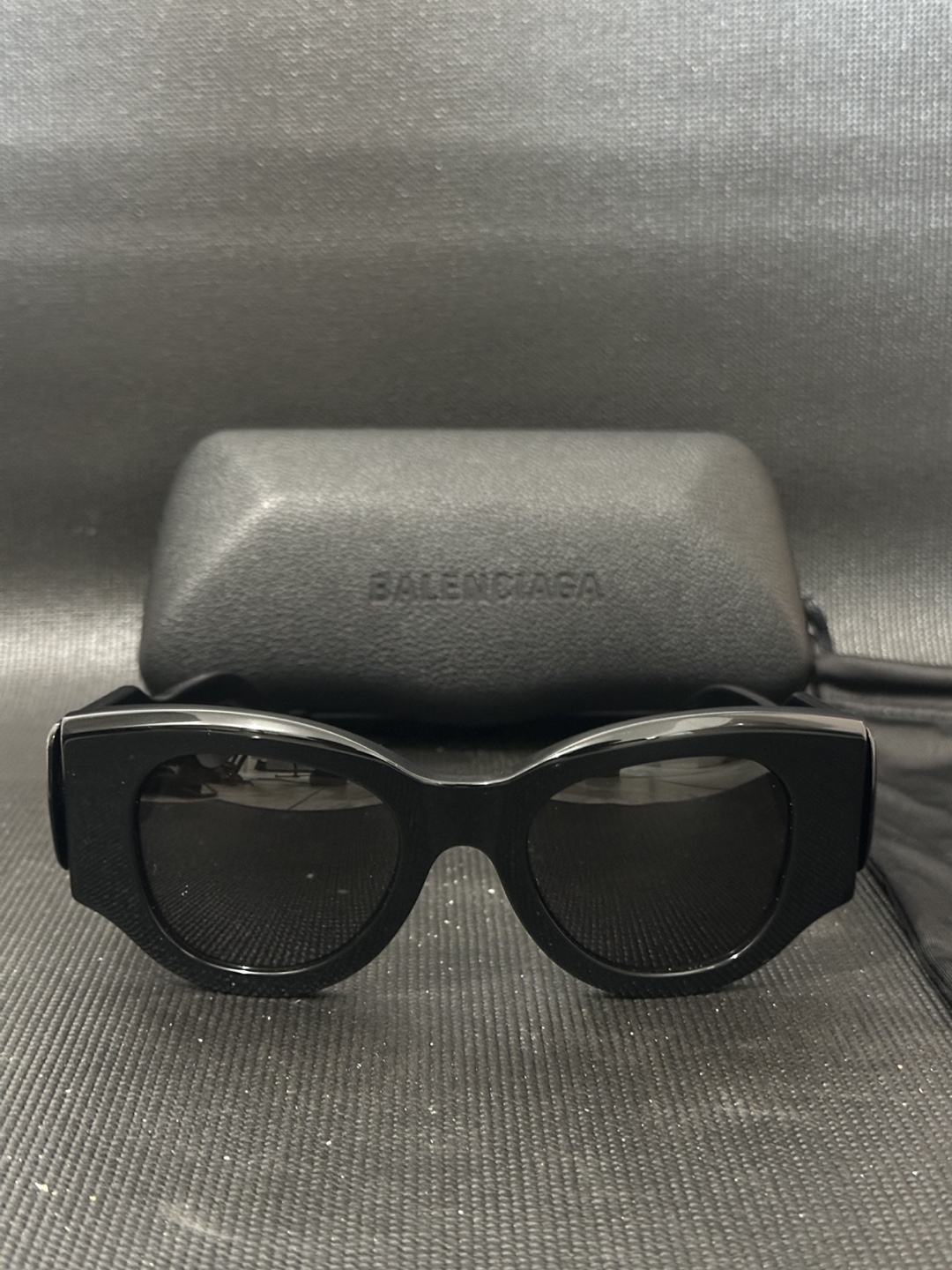Balenciaga Sunglasses with Case - photo 4
