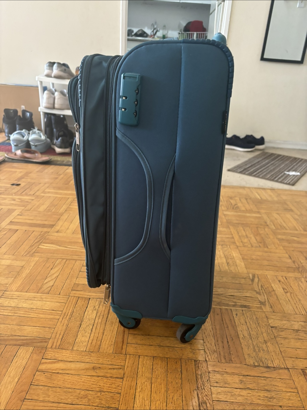 Swiss Era Rolling Suitcase - photo 3