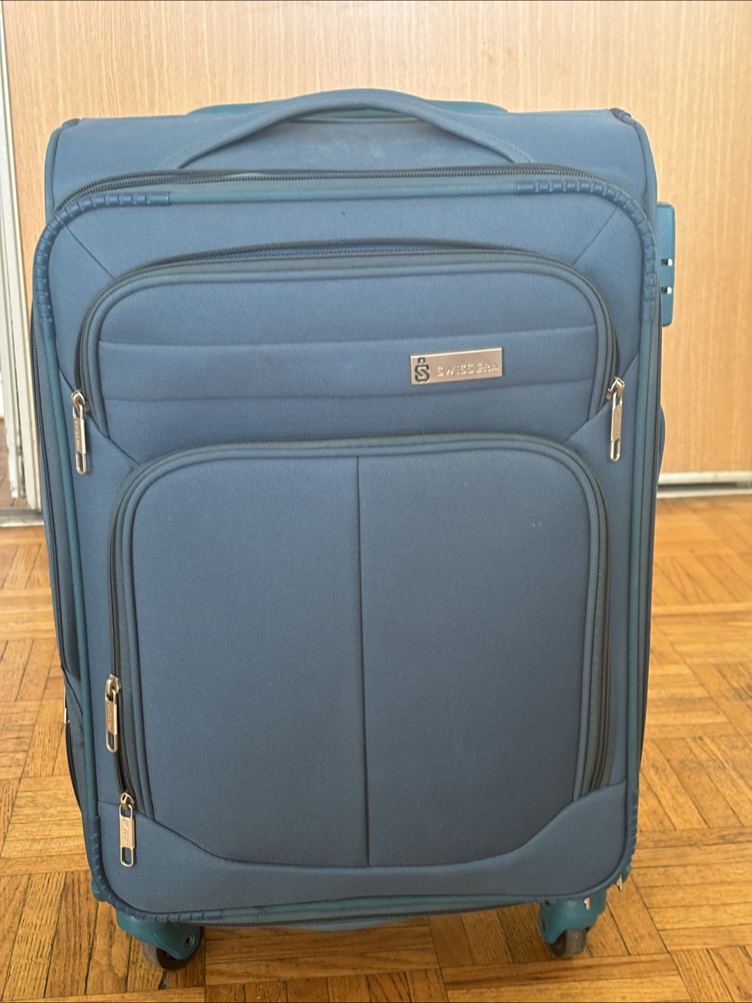 Swiss Era Rolling Suitcase
