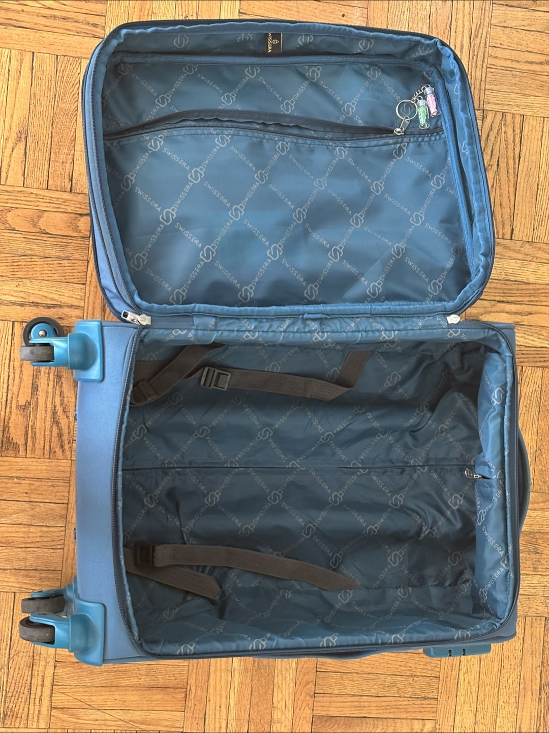 Swiss Era Rolling Suitcase - photo 5