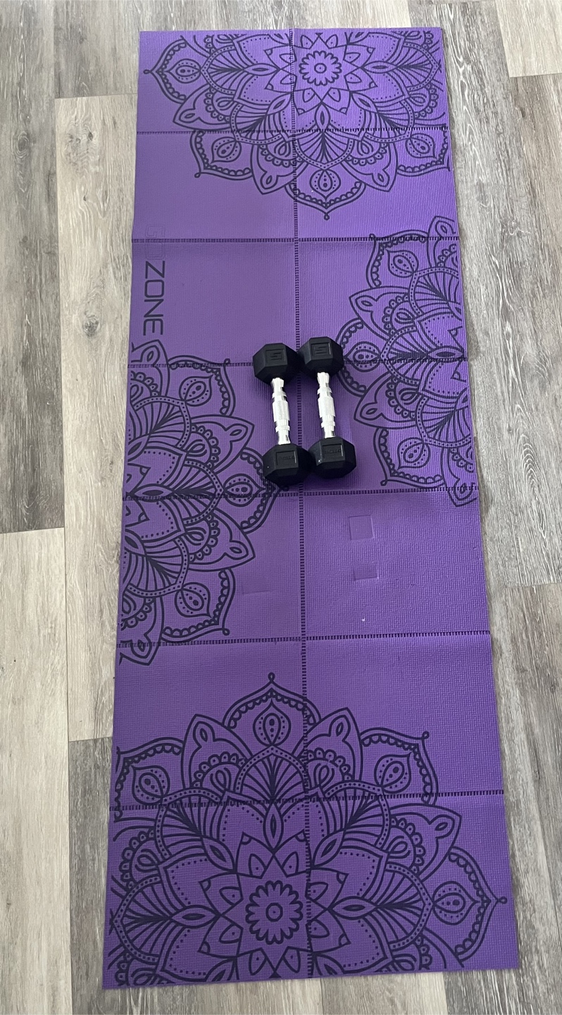 Yoga Mat with 2 5lb Weights