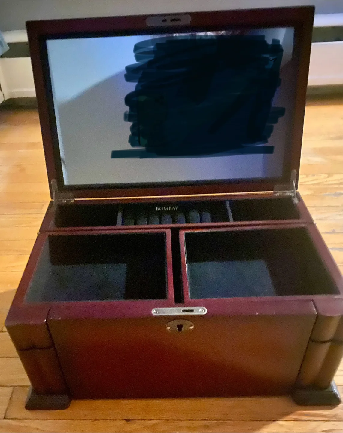 Bombay Jewelry Box image indicator(2)