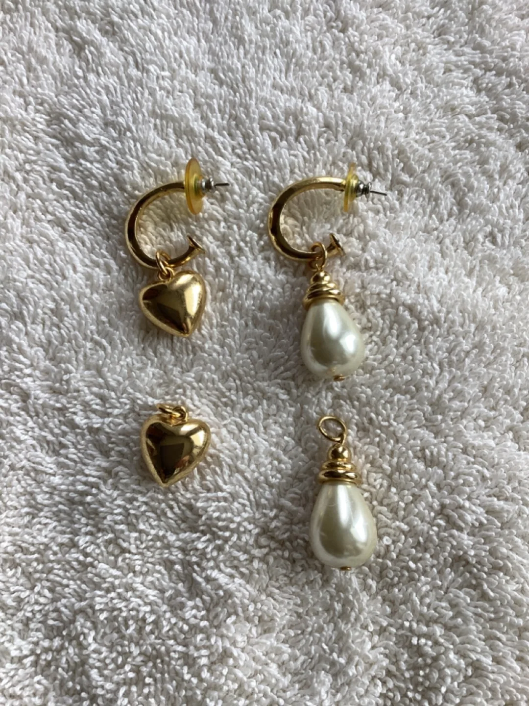 2 EARRINGS FOR PRICE OF 1 thumbnail