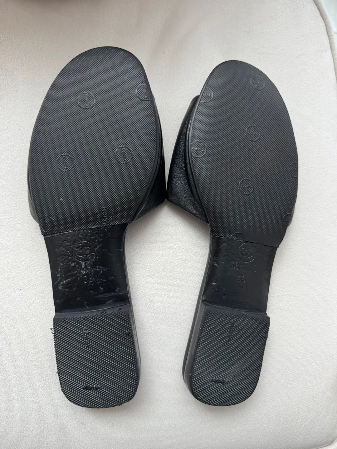 CHANEL  CC Pearls sandals- 38 fits like a 7.5) image indicator(3)