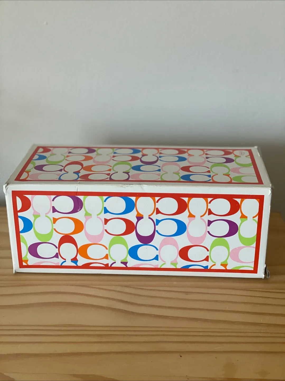 Woman’s Floral Flip-Flops with Box image indicator(4)