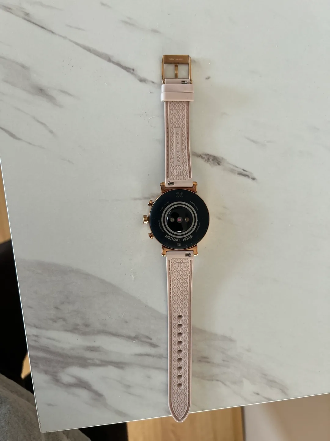 Michael Kors Smartwatch image indicator(2)