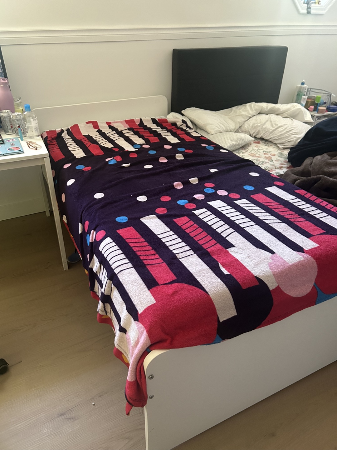 Bed frame and mattress - photo 2