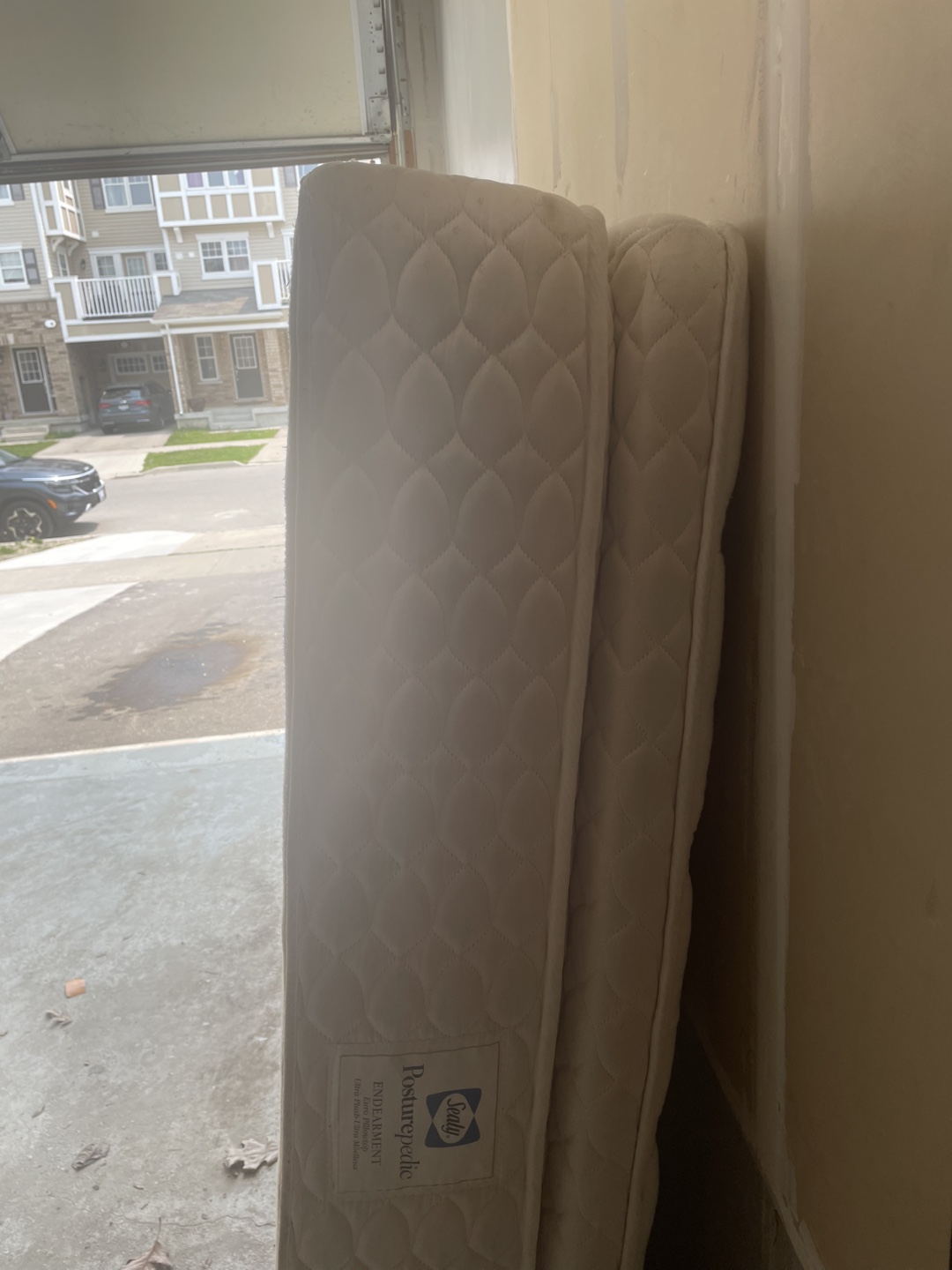 Queen Size 12” Mattress – Almost New - photo 3