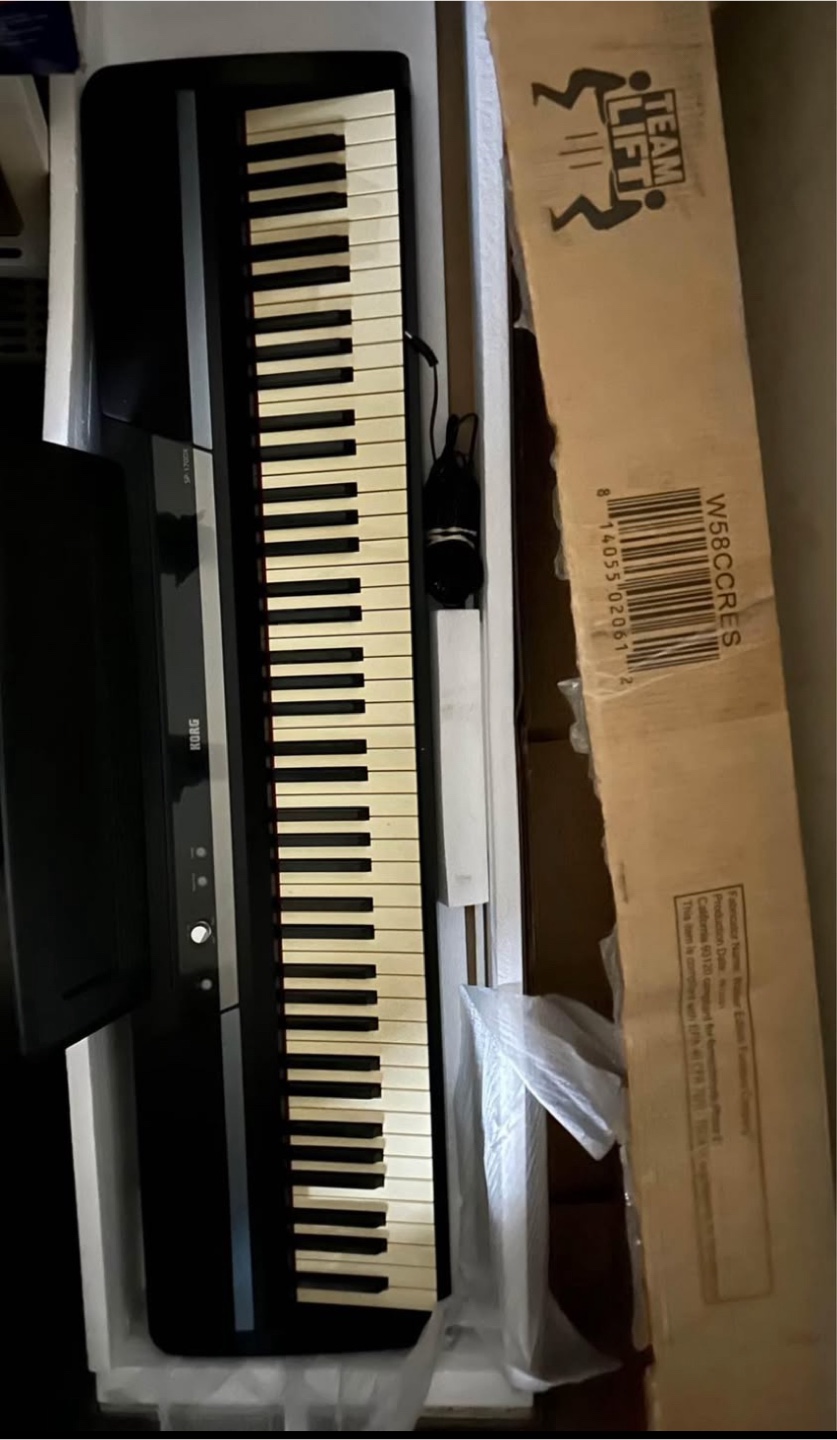 KORG | SP-170DX Digital Piano with stand, Pedal & Adapter