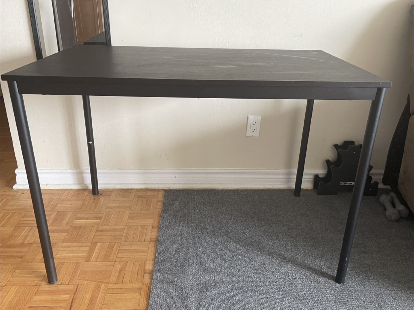 Dark wood desk / dining tabel