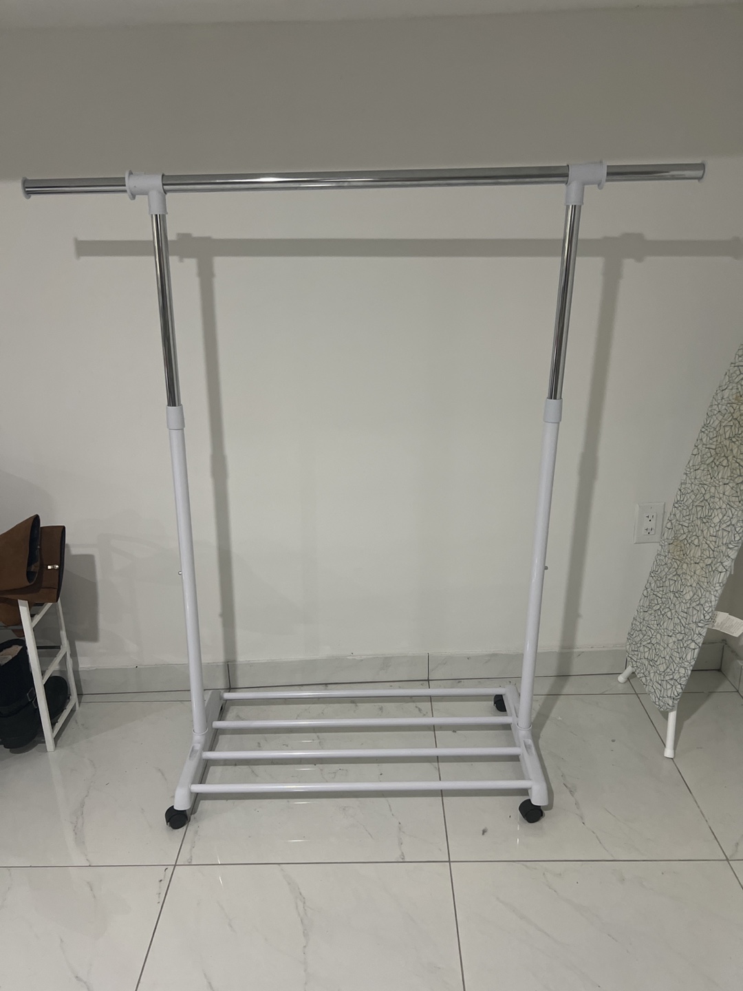 Expanding Clothing Rack