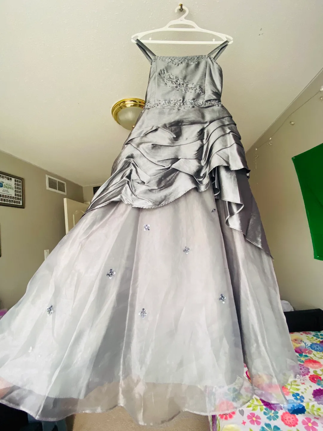 Flower girl, communion, takleef image indicator(2)