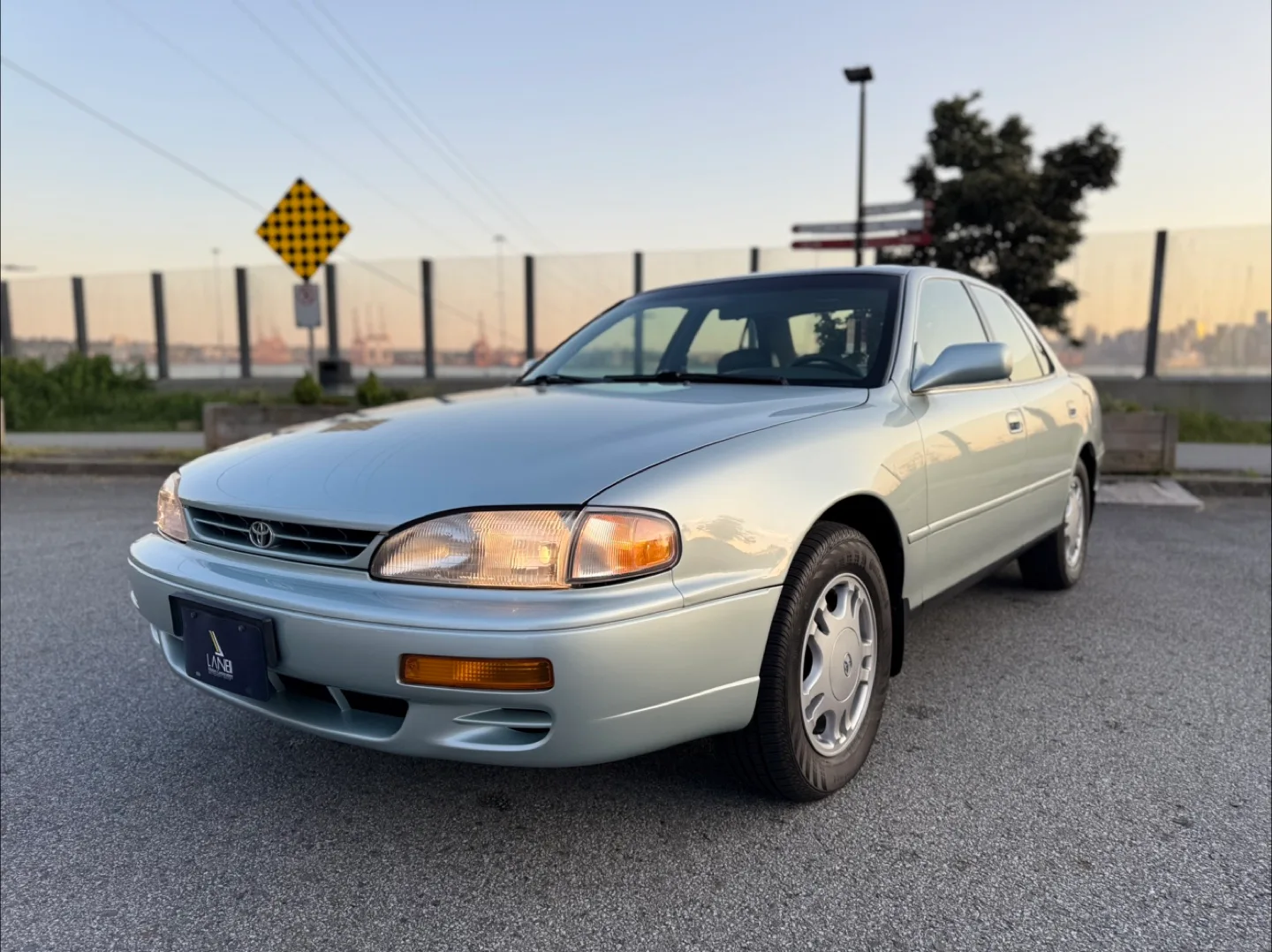 1996 Toyota Camry V6 LE thumbnail