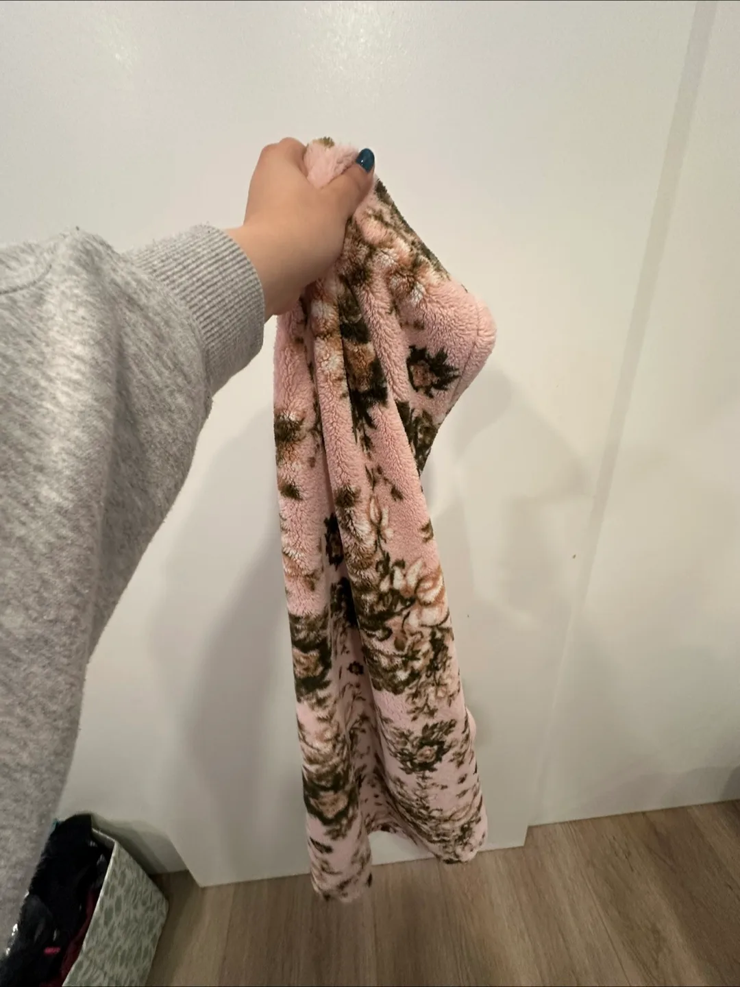 Floral Patterned Throw Blanket thumbnail