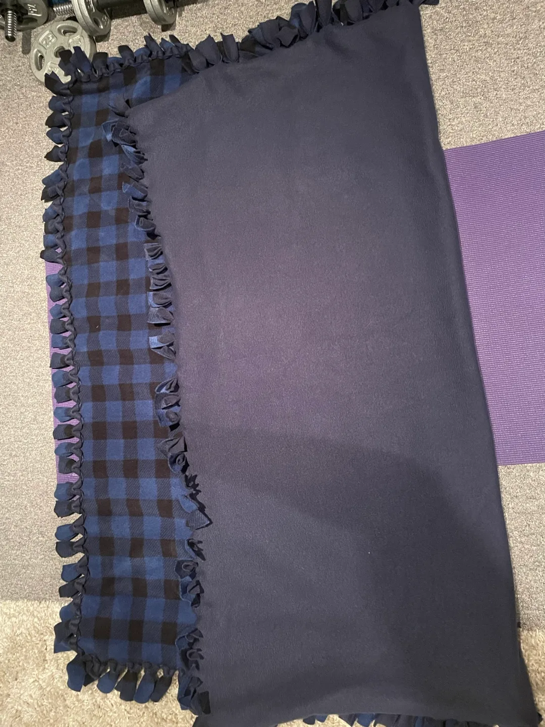 🥕Blue Checkered Fleece Throw Blanket image indicator(3)