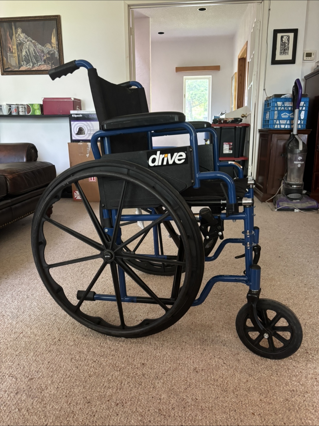 Drive blue streak wheelchair - missing front wheel - photo 3