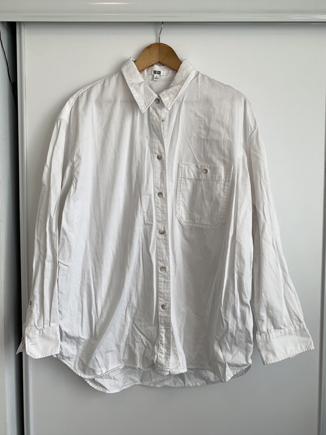 Uniqlo White Button Up Shirt size M