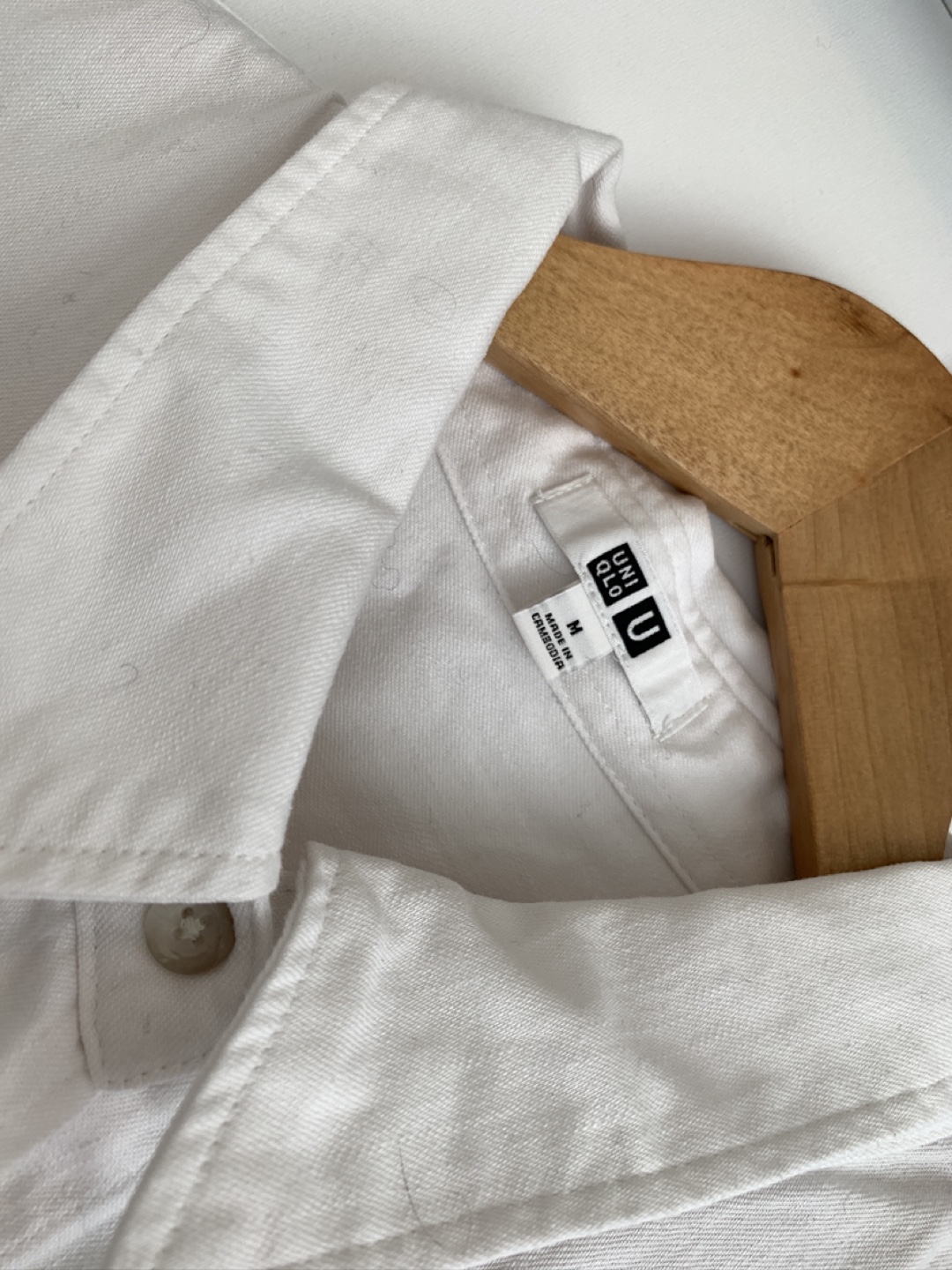 Uniqlo White Button Up Shirt size M - photo 2
