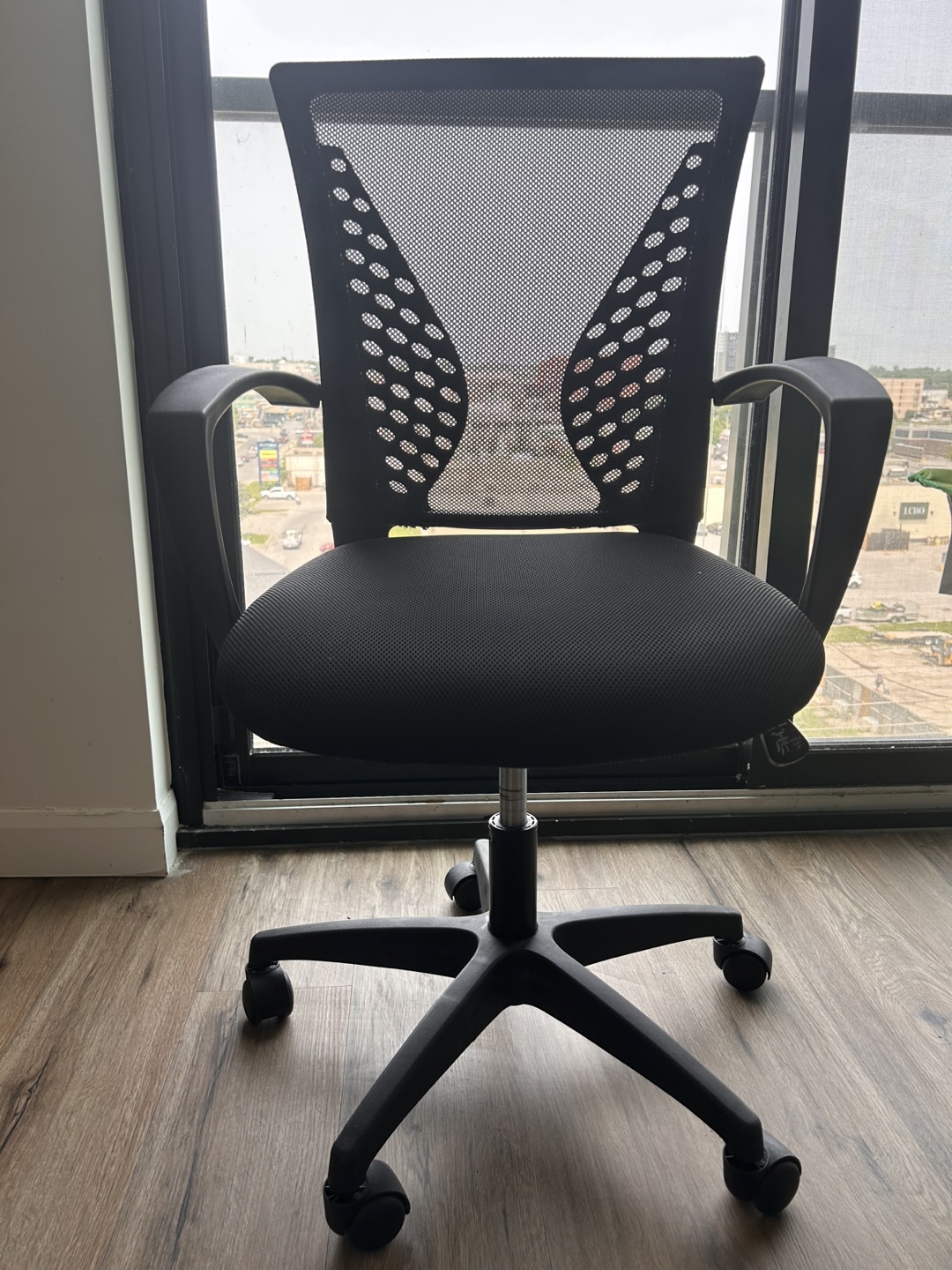 Comfortable & Adjustable Office Chair - Excellent Condition!