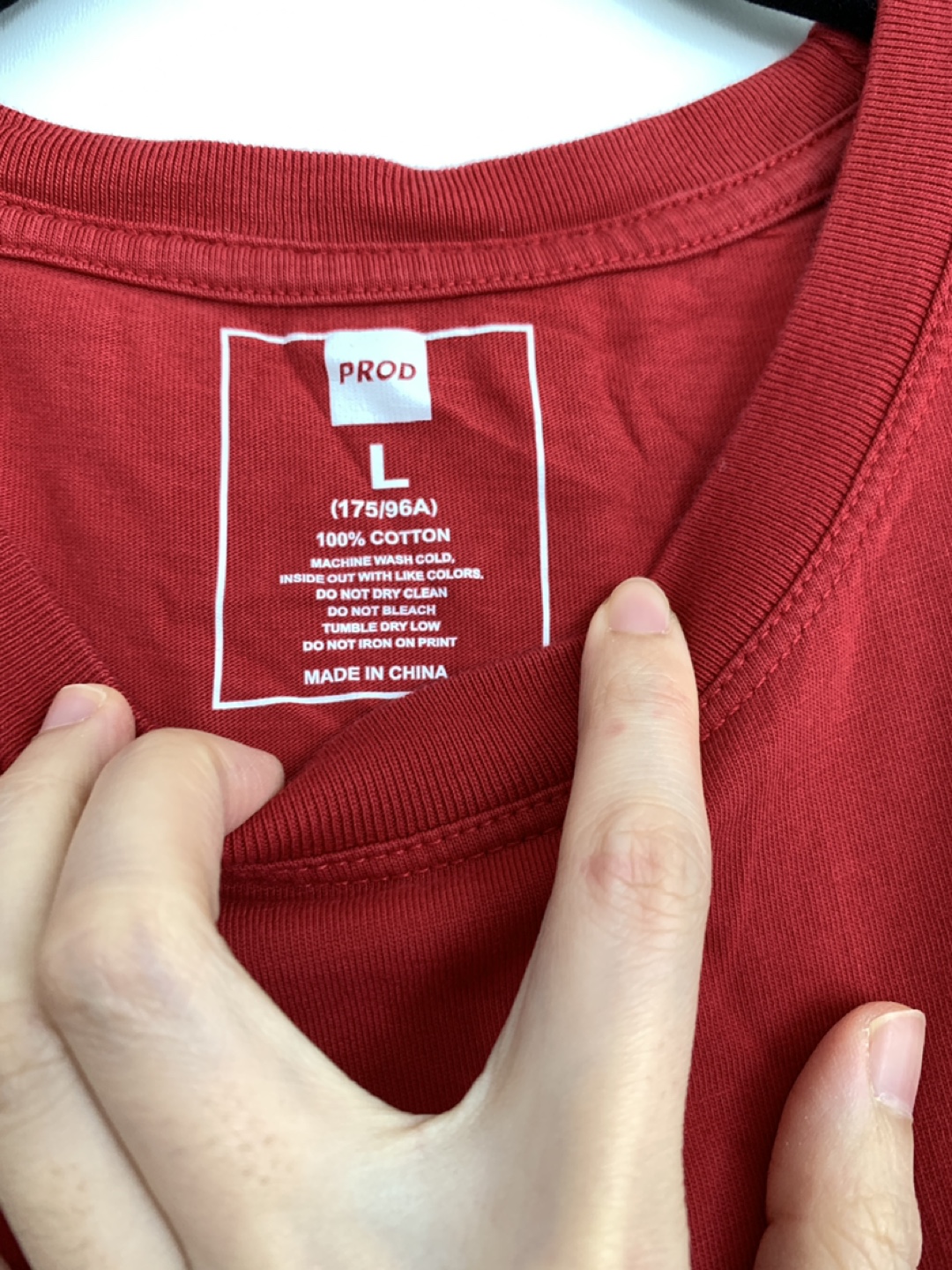 Red Graphic Tee size L - photo 2