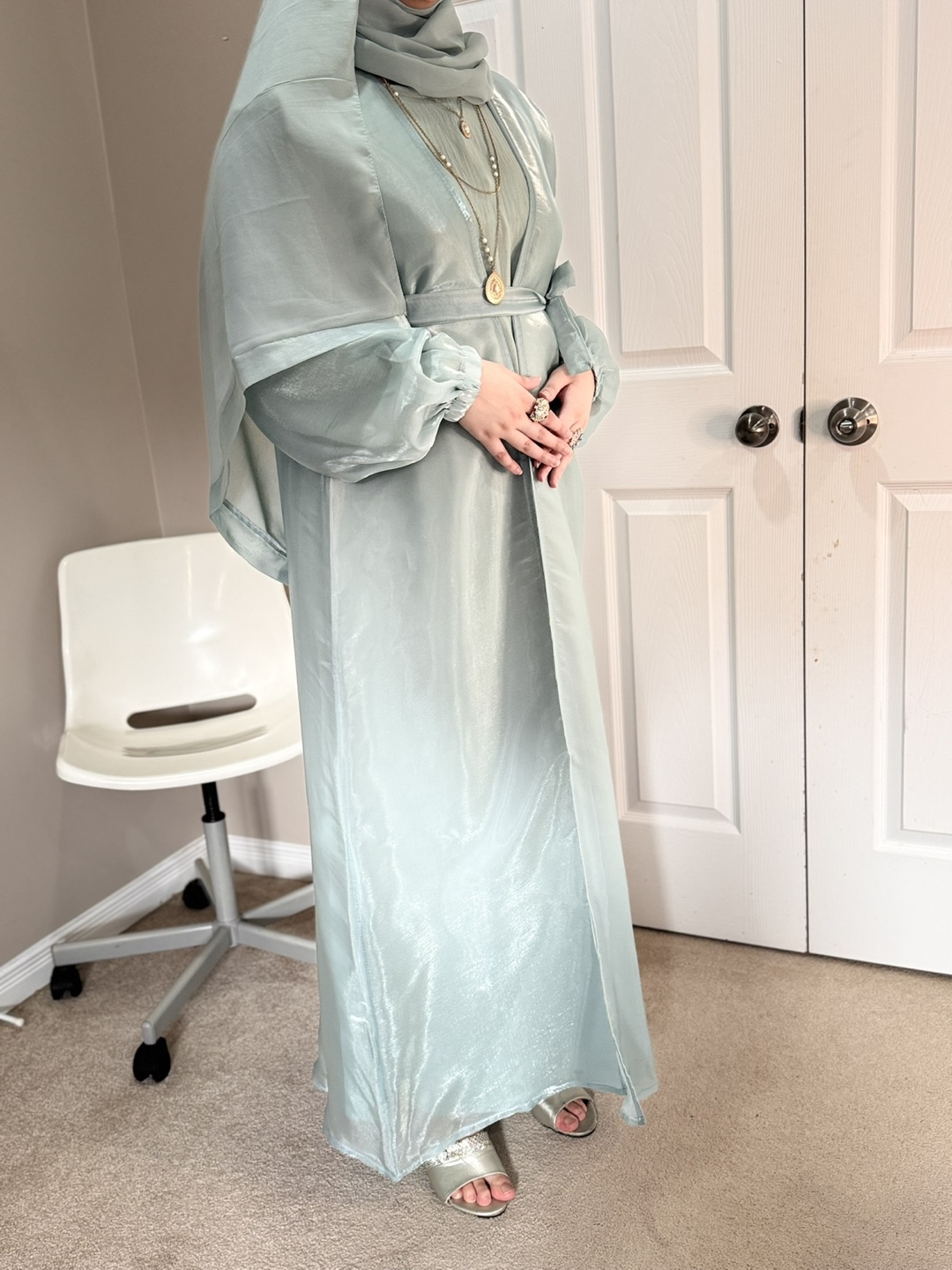 Beautiful Flowy Light Green Dress - photo 2