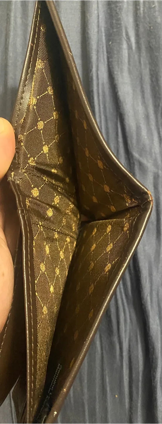 Perry Ellis Men's Wallet image indicator(3)