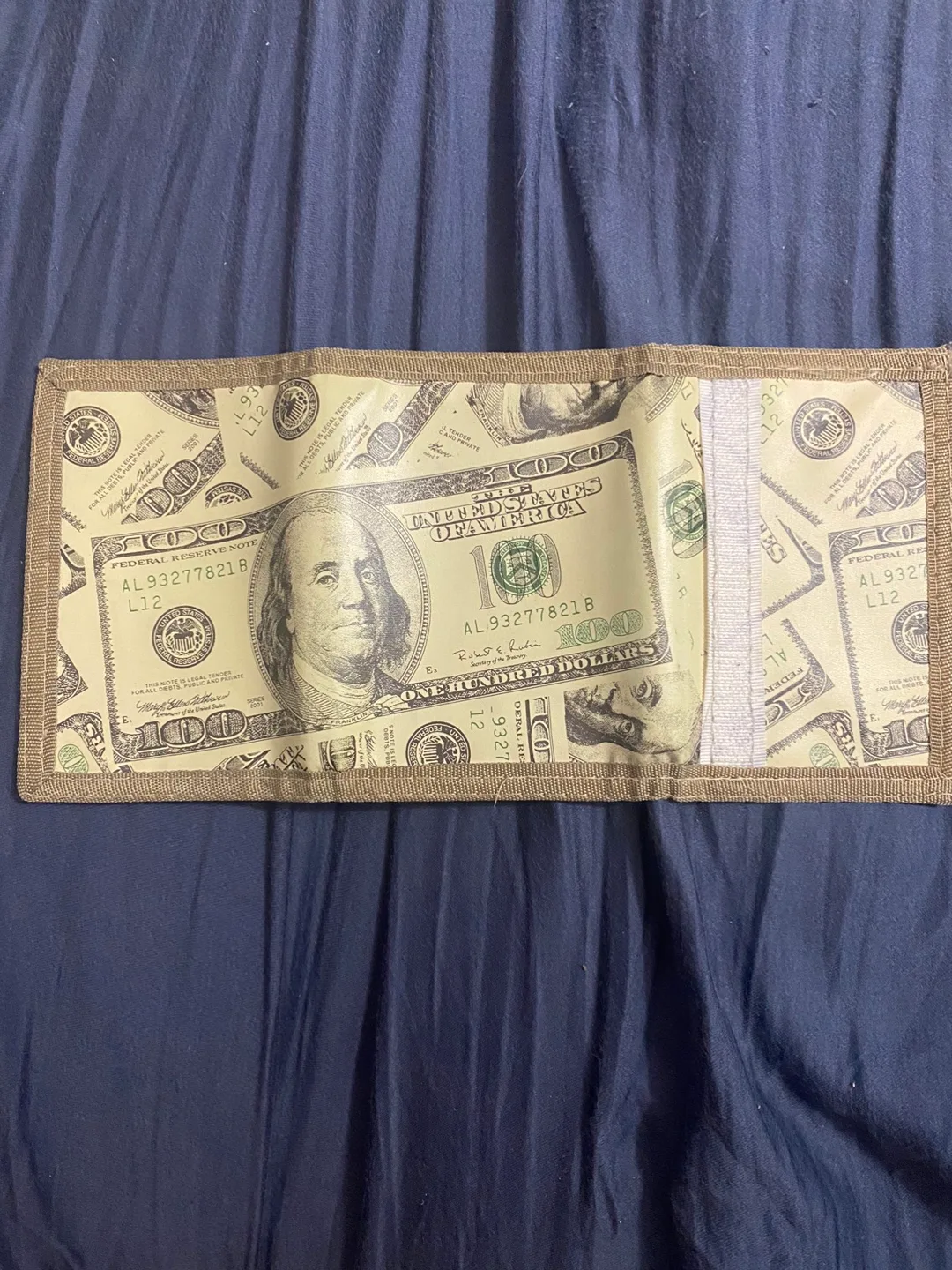 Graphic Trifold Wallet image indicator(3)