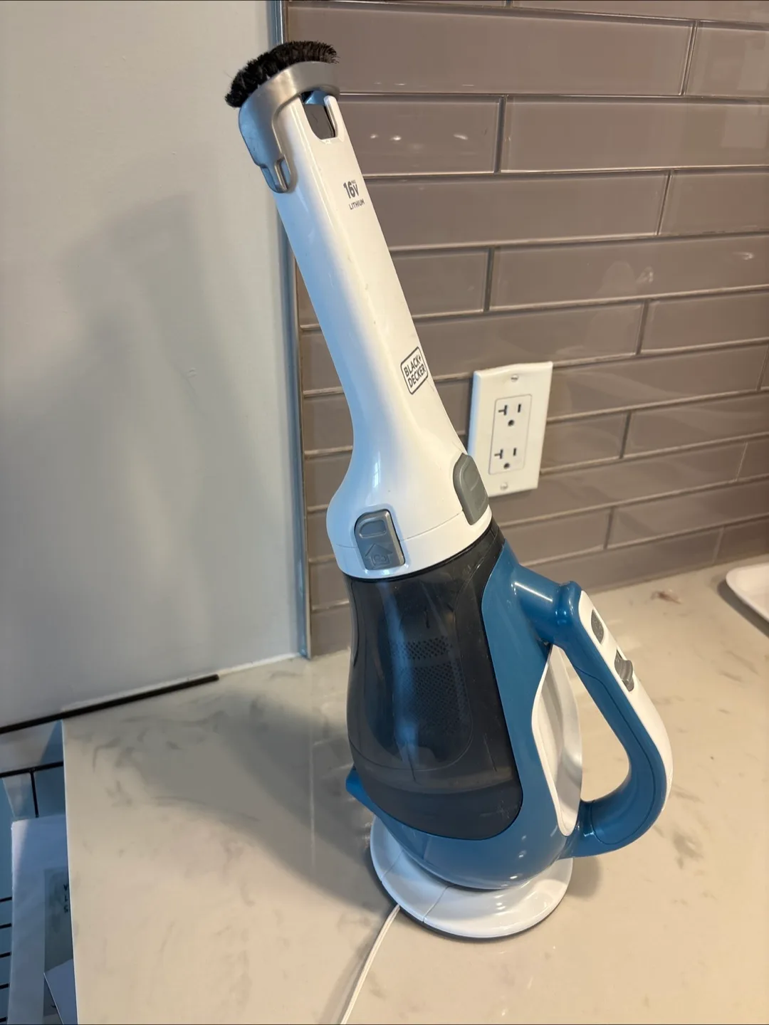 BLACK+DECKER Cordless Vacuum thumbnail