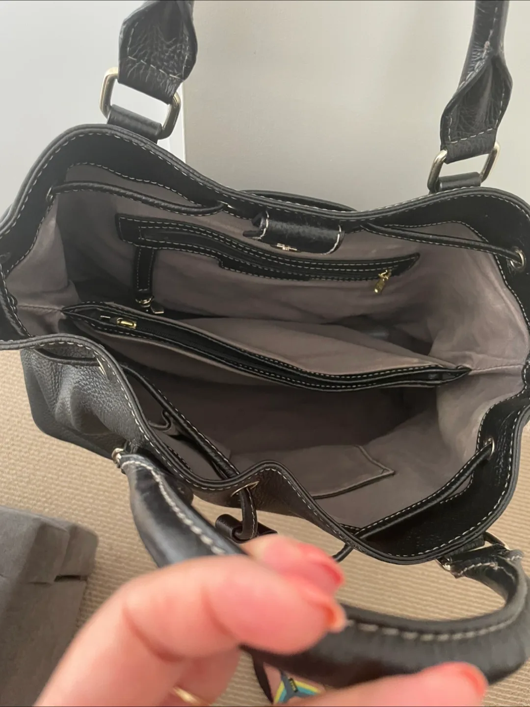 Danier Black Leather Shoulder Bag image indicator(4)