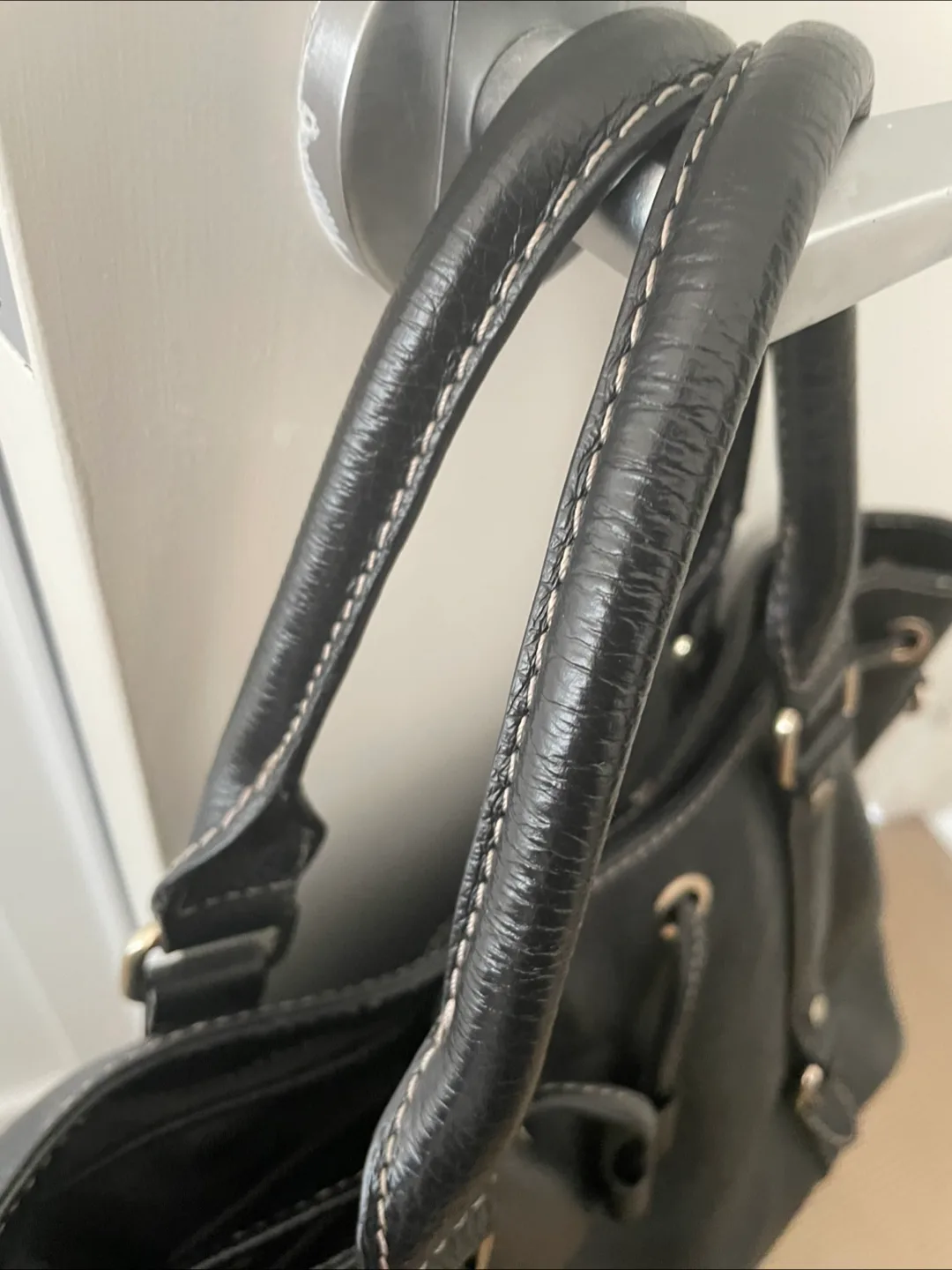 Danier Black Leather Shoulder Bag image indicator(7)