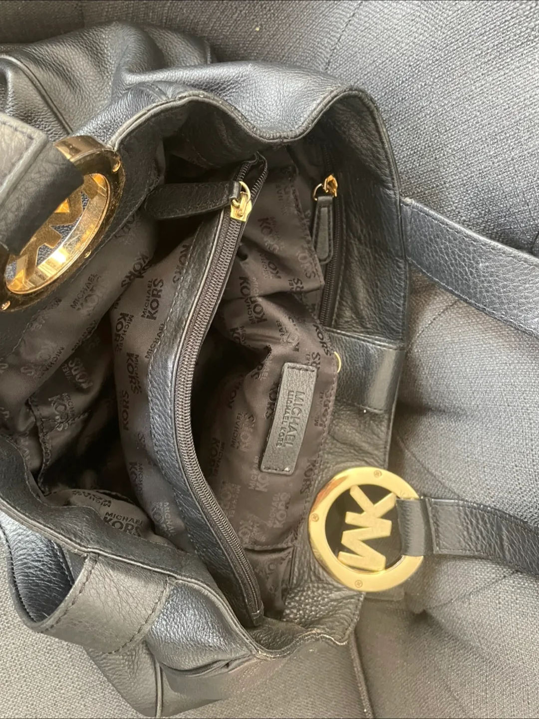 Michael Kors Black Shoulder Bag image indicator(3)