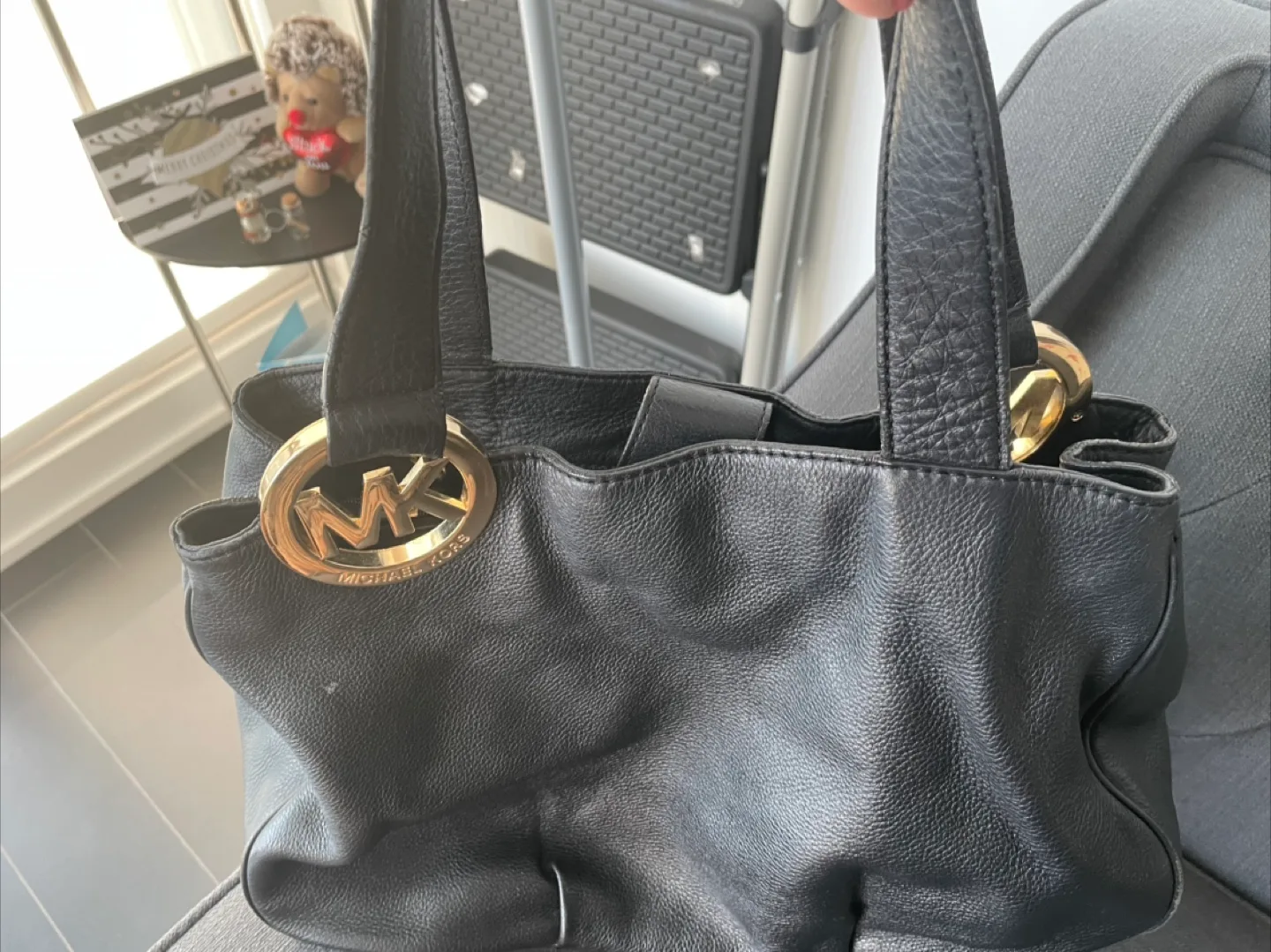 Michael Kors Black Shoulder Bag image indicator(5)