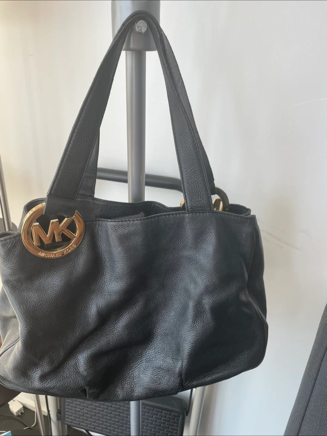 Michael Kors Black Shoulder Bag image indicator(4)