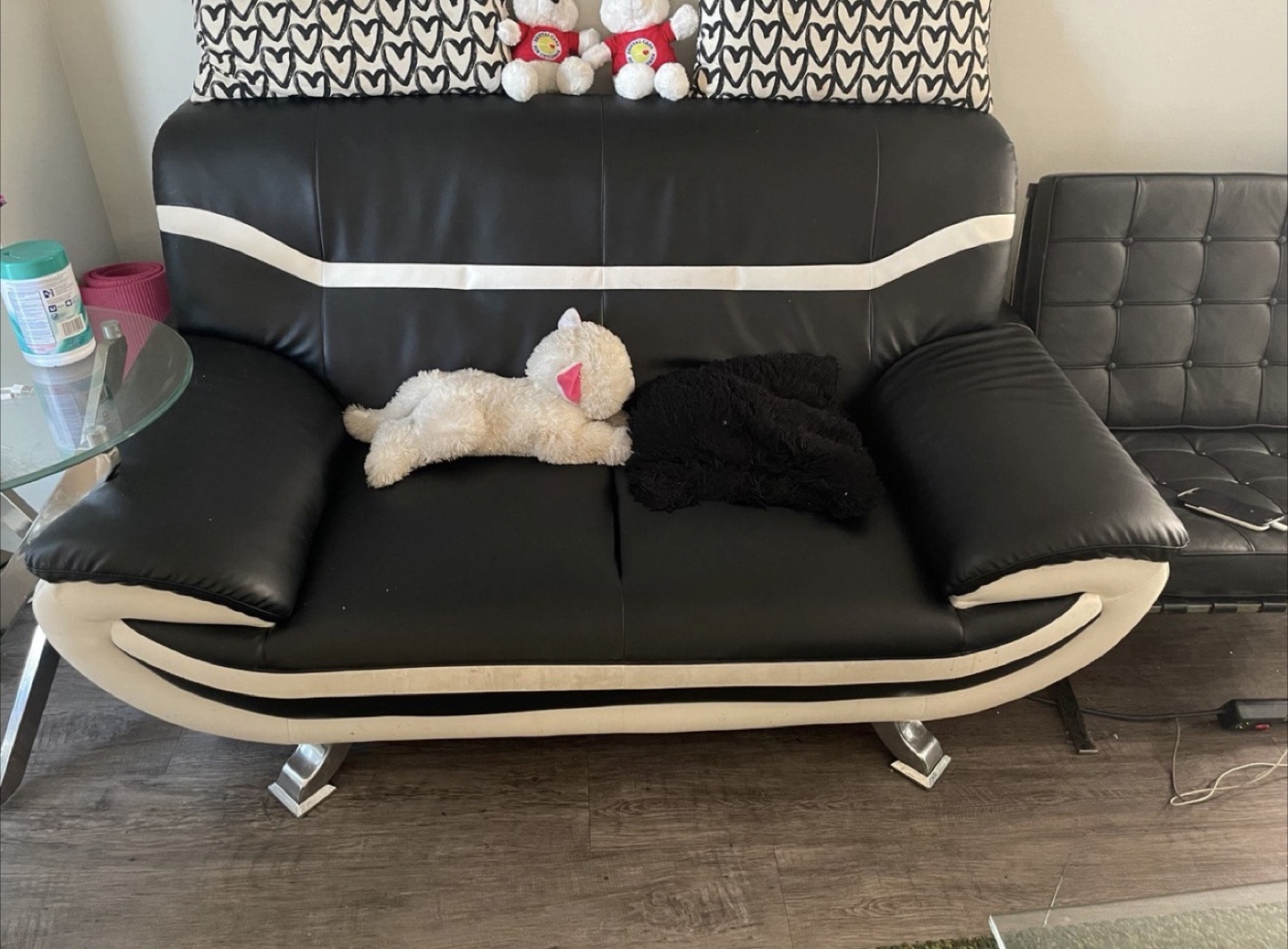 Black and white sofa and armchair set and coffee table - photo 2