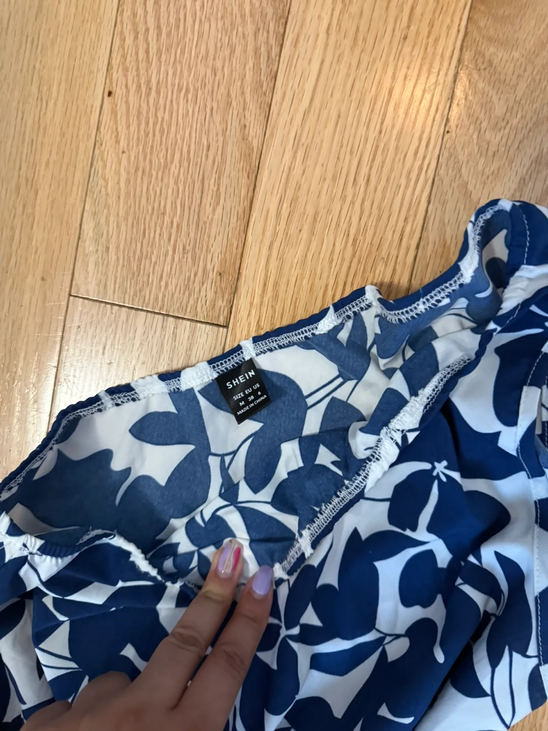 One-shoulder dress image indicator(3)