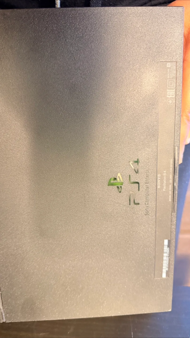 PlayStation 4 Console Bundle with Games and 4 Controllers image indicator(2)