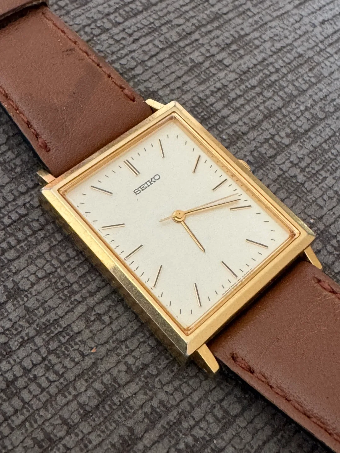 Seiko Vintage Gold Square Watch Quartz 25mm 5P31-5320 image indicator(4)