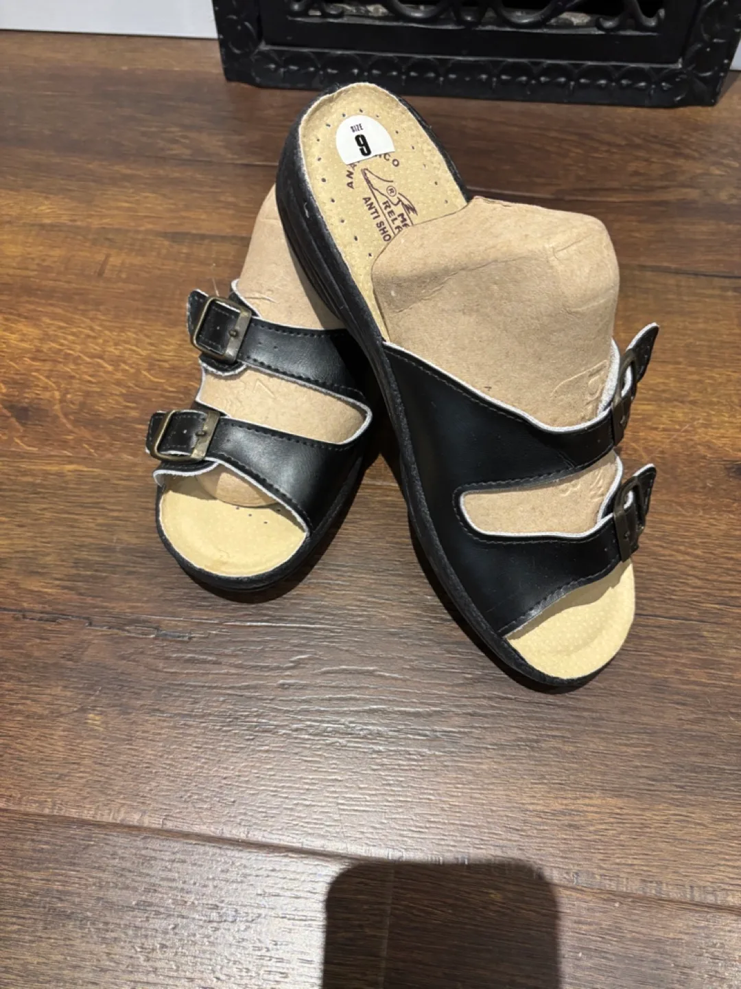 NEW Italian women’s Leather Sandals Size 9 NEW image indicator(2)