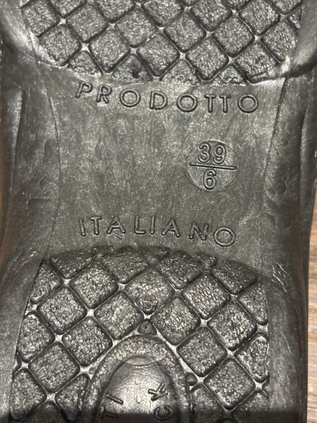 NEW Italian women’s Leather Sandals Size 9 NEW image indicator(4)