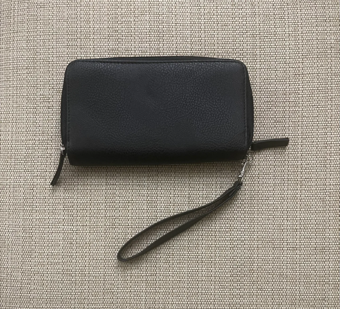 Nicole Miller Women’s Black Leather Wallet image indicator(4)