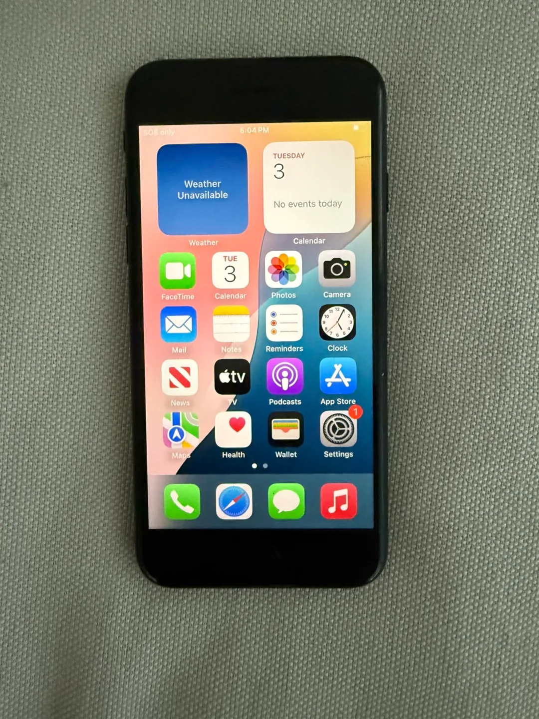IPHONE SE 2ND GEN 64GB UNLOCKED 10/10 CONDITION $120 FIRM thumbnail