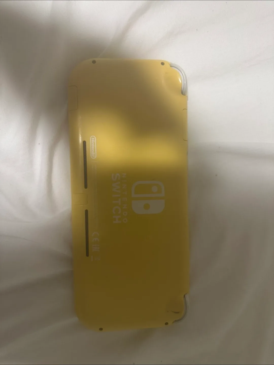 Yellow Nintendo Switch Lite image indicator(2)