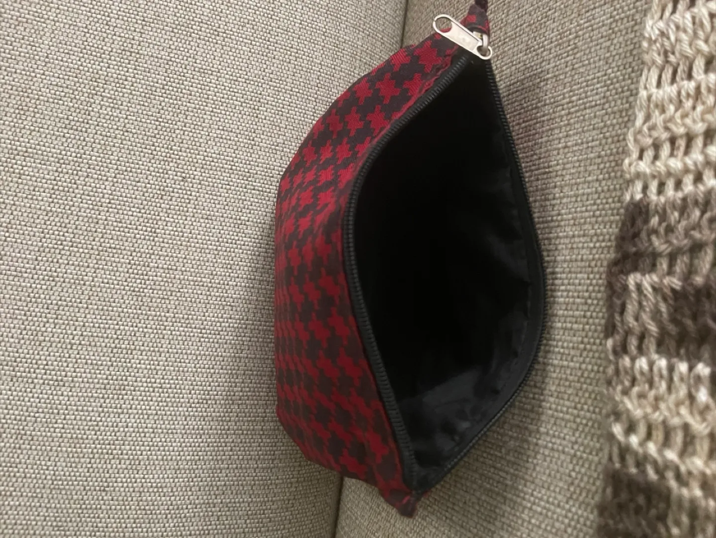 Red Houndstooth Zipper Pouch / Cosmetic Bag image indicator(3)