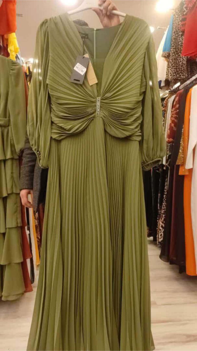 Green Pleated quality Turkish gown to every occasion.