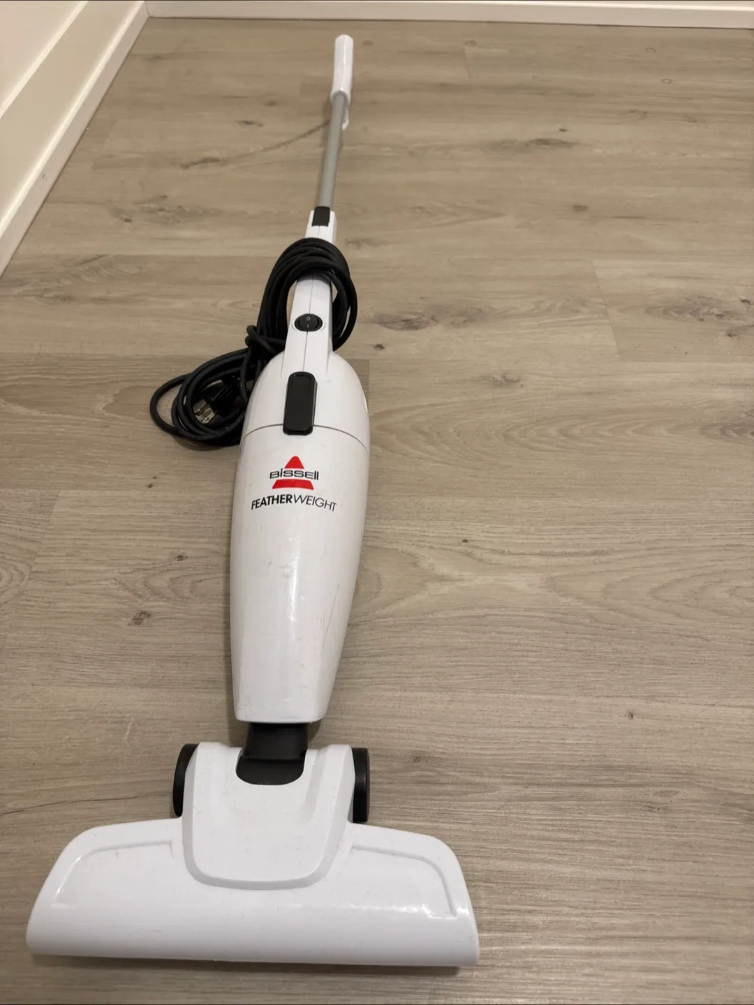 Bissell Featherweight Vacuum Cleaner thumbnail