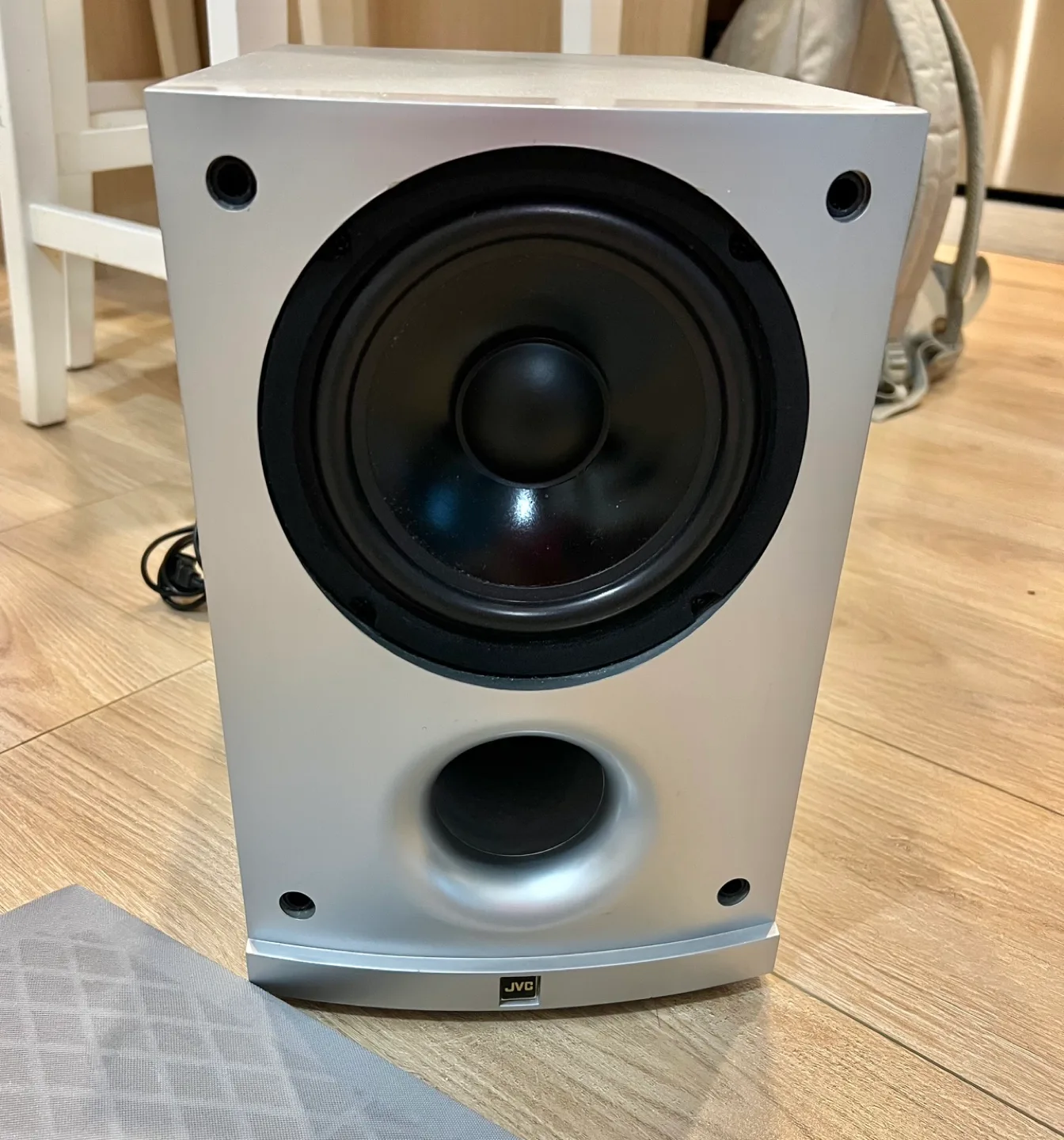 JVC Powered Subwoofer Made in Canada, Excellent condition image indicator(2)