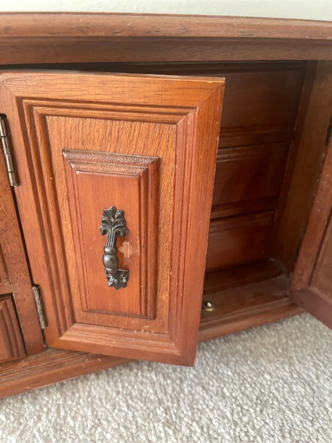 Vintage Wooden Jewelry Box image indicator(3)