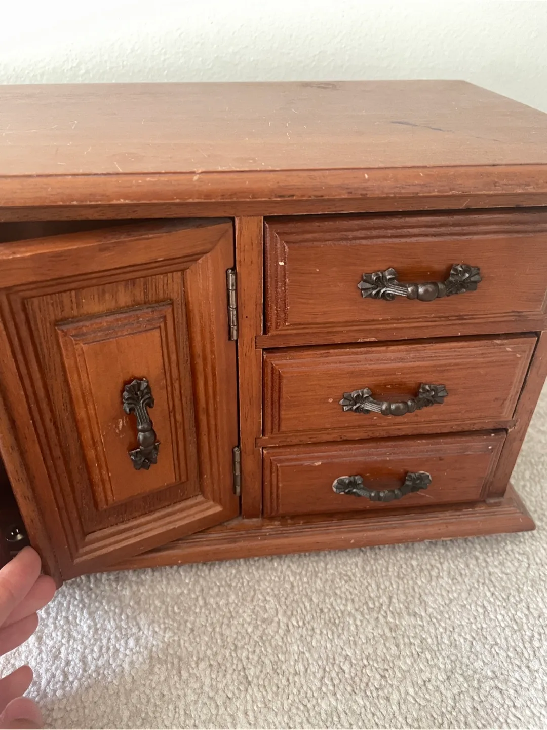 Vintage Wooden Jewelry Box image indicator(4)