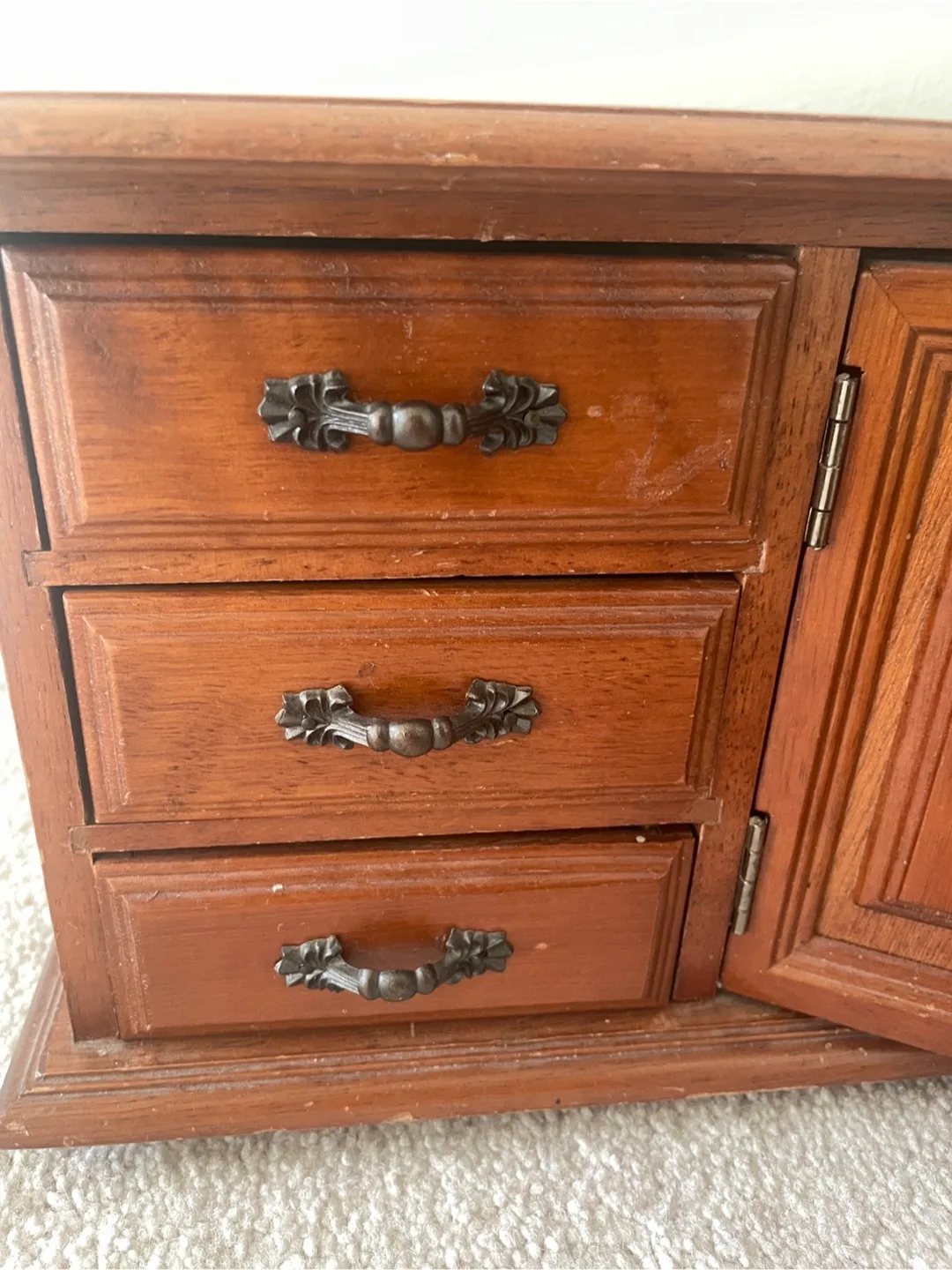 Vintage Wooden Jewelry Box image indicator(2)