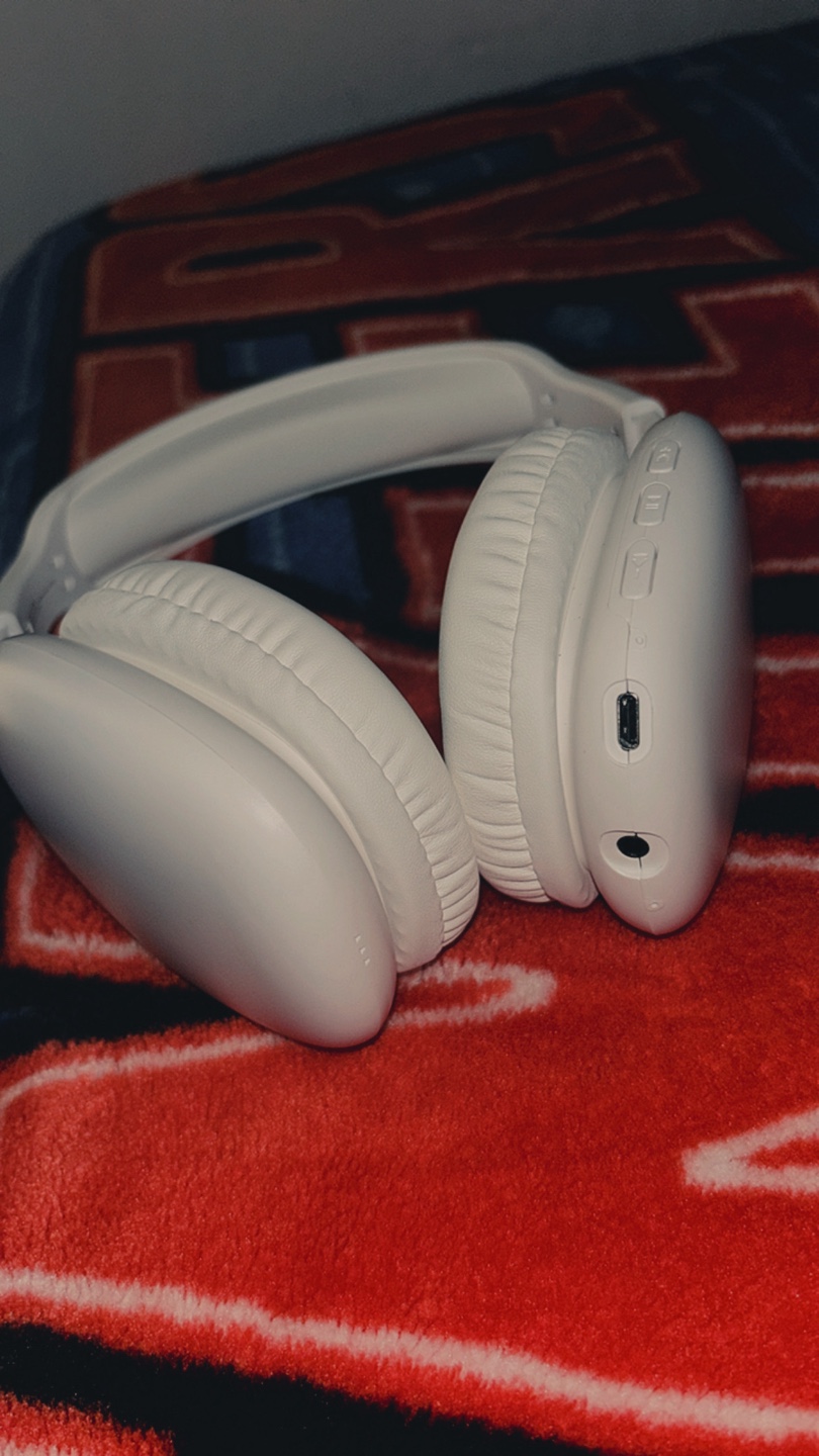 White Over-Ear Headphones - photo 5
